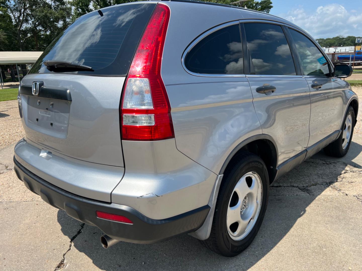 2008 Gray /Gray Honda CR-V LX (3CZRE383X8G) with an 2.4L 4 Cylinder engine, Automatic transmission, located at 4520 Airline Hwy, Baton Rouge, LA, 70805, (225) 357-1497, 30.509325, -91.145432 - 2008 Honda CR-V LX 2.4L 4Cylinder Gas Saver, Automatic, 158K Miles, Power Windows & Locks, Cold A/C, No Accidents But It Does Have A Dent On Drivers Door. FOR INFO PLEASE CONTACT JEFF AT 225 357-1497 CHECK OUT OUR A+ RATING WITH THE BETTER BUSINESS BUREAU WE HAVE BEEN A FAMILY OWNED AND OPERATED BUS - Photo#5